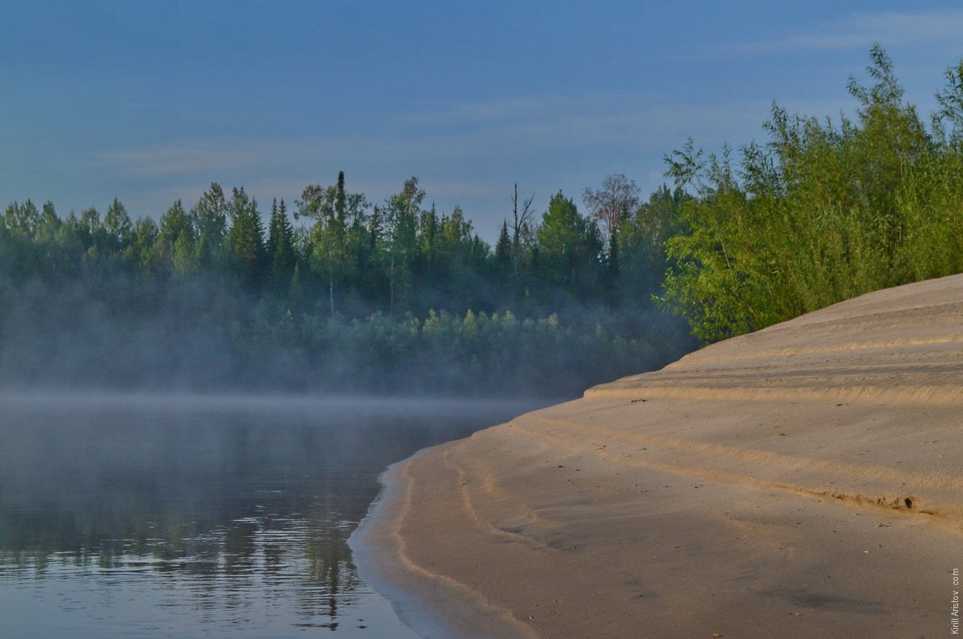 Первая песчаная коса, примерно на 80-м километре от устья. До этого момента чувствовался подпор Иртыша, Location: Река Демьянка. Уватский район, Тюменкая область, Россия.