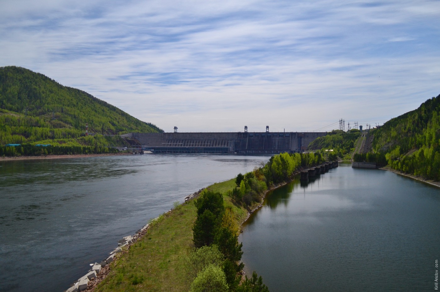 Плотина Красноярской ГЭС на реке Енисей, Место: Плотина Красноярской ГЭС на реке Енисей.