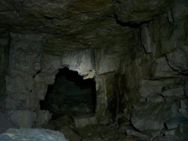 Пещера Ледяная Сказка в Тверской области недалеко от Старицы в ста метрах от русла Волги. 