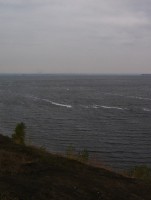 Около Сызрани, начало Саратовского водохранилища. Восьмой день в этих краях дует холодный северный ветер.
