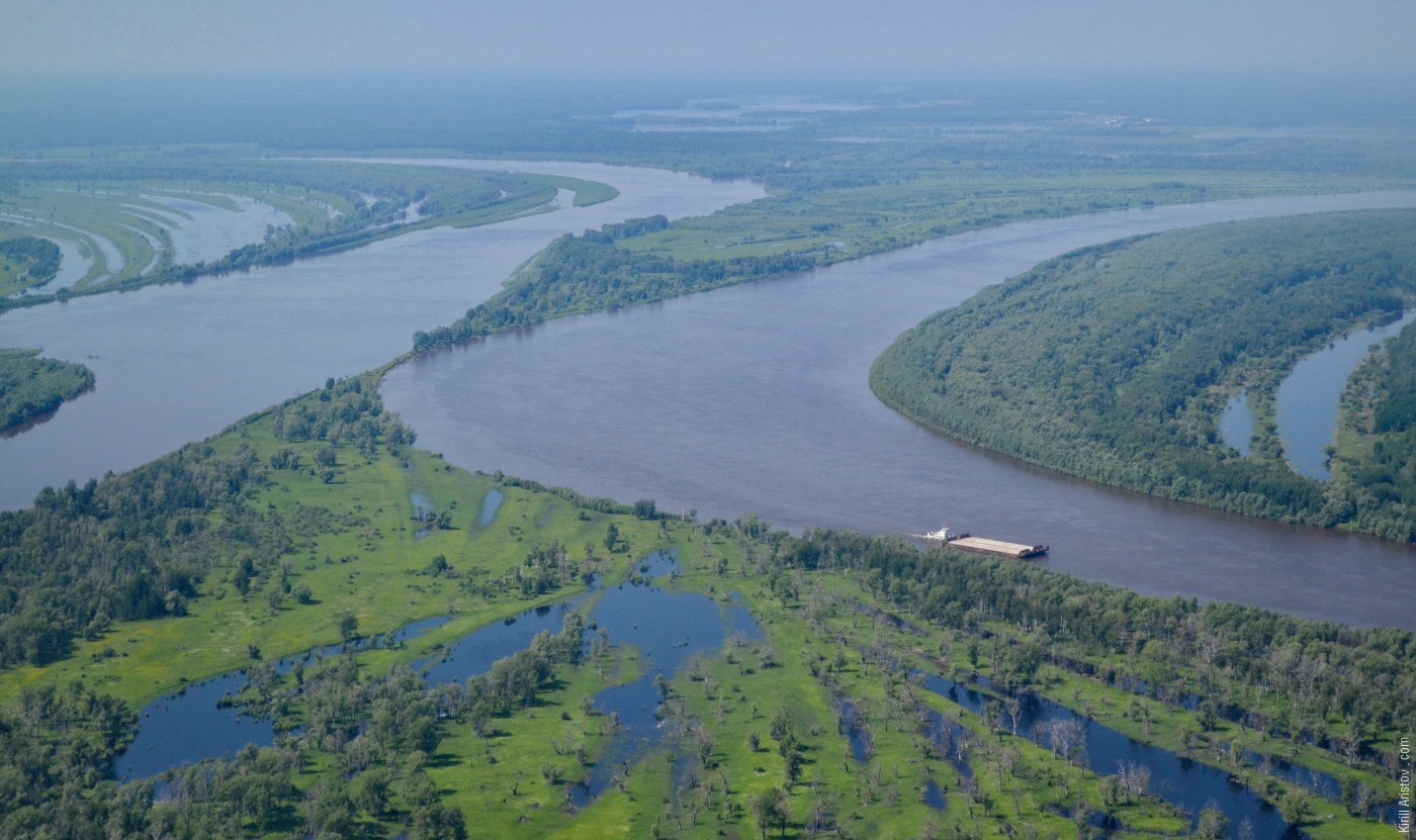 Между двумя меандрами всего 50 метров, Location: Река Иртыш. Уватский район, Тюменская область, Россия.