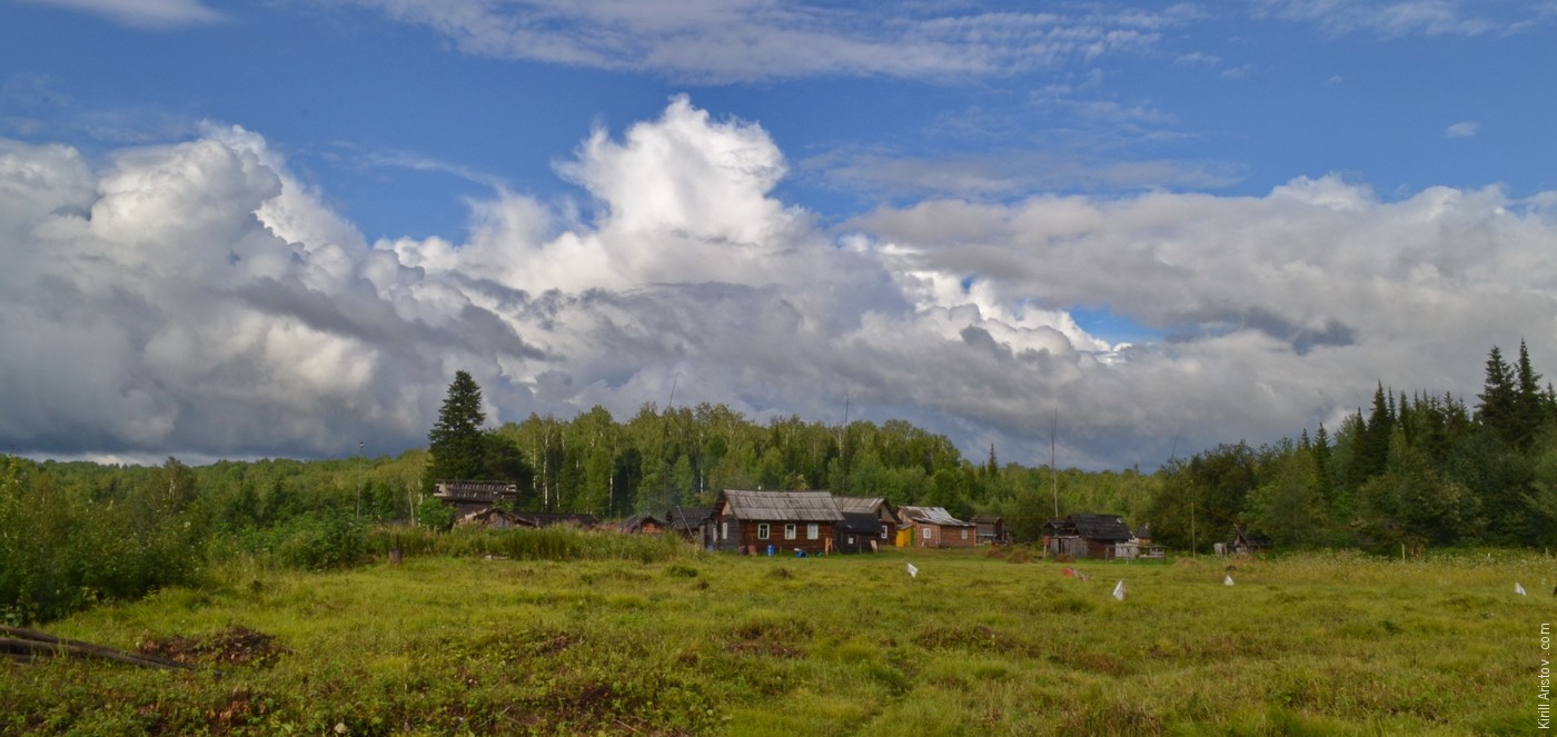 Деревня на возвышенности, Location: Деревня Ярсино на реке Демьянка. Уватский район, Тюменская область, Россия.