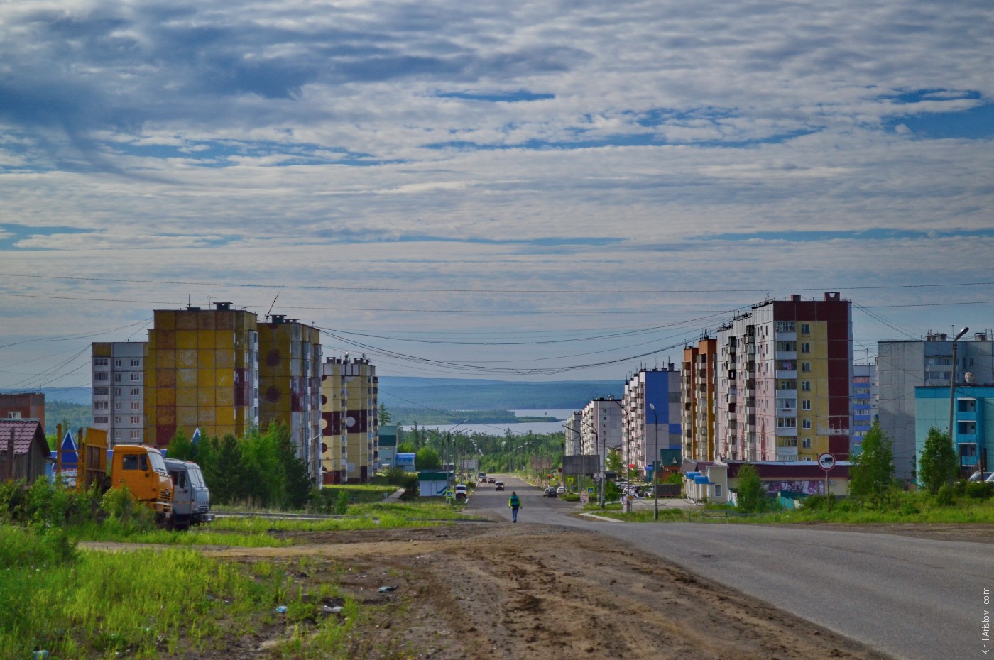 Город в тайге, Location: Город Кодинск на Ангаре.