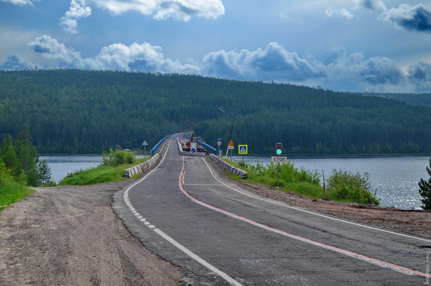 Автотрасса «Вилюй» пересекает воды реки Илим, Location: Река Илим, Илимский залив Усть-Илимского водохранилища.